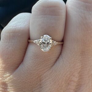 IGI Certified Oval lab grown diamond engagement ring 1.01
Center, 1.11ctw 14K